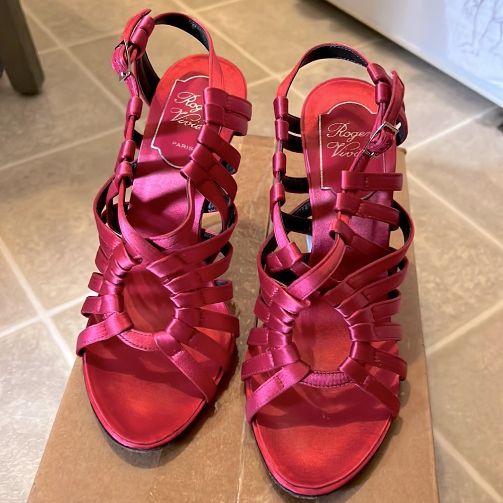 Roger Viver pink satin sandals size 35 1/2